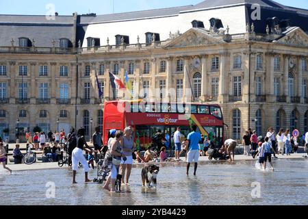 Freizeit- und Entspannungszeit in der Nähe des Flusses Garonne in Bordeaux. Bordeaux, Gironde, Nouvelle Aquitaine, Frankreich, Europa. Foto: Hugo Martin/Al Stockfoto