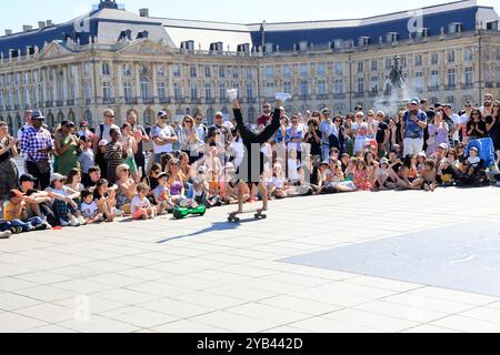 Freizeit- und Entspannungszeit in der Nähe des Flusses Garonne in Bordeaux. Bordeaux, Gironde, Nouvelle Aquitaine, Frankreich, Europa. Foto: Hugo Martin/Al Stockfoto