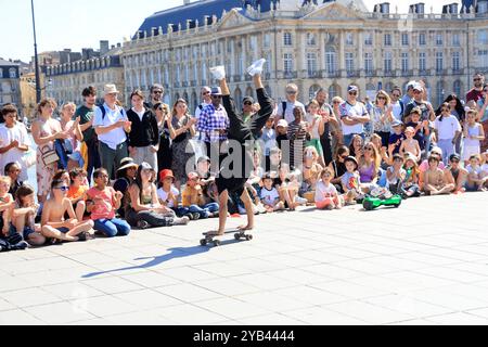 Freizeit- und Entspannungszeit in der Nähe des Flusses Garonne in Bordeaux. Bordeaux, Gironde, Nouvelle Aquitaine, Frankreich, Europa. Foto: Hugo Martin/Al Stockfoto