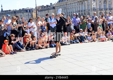 Freizeit- und Entspannungszeit in der Nähe des Flusses Garonne in Bordeaux. Bordeaux, Gironde, Nouvelle Aquitaine, Frankreich, Europa. Foto: Hugo Martin/Al Stockfoto
