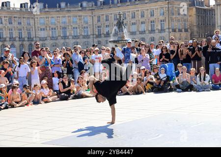 Freizeit- und Entspannungszeit in der Nähe des Flusses Garonne in Bordeaux. Bordeaux, Gironde, Nouvelle Aquitaine, Frankreich, Europa. Foto: Hugo Martin/Al Stockfoto