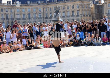 Freizeit- und Entspannungszeit in der Nähe des Flusses Garonne in Bordeaux. Bordeaux, Gironde, Nouvelle Aquitaine, Frankreich, Europa. Foto: Hugo Martin/Al Stockfoto