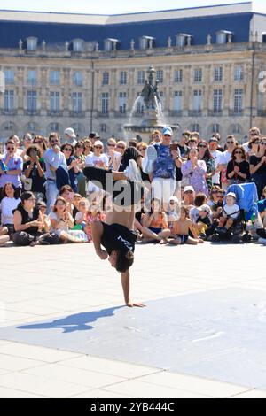 Freizeit- und Entspannungszeit in der Nähe des Flusses Garonne in Bordeaux. Bordeaux, Gironde, Nouvelle Aquitaine, Frankreich, Europa. Foto: Hugo Martin/Al Stockfoto