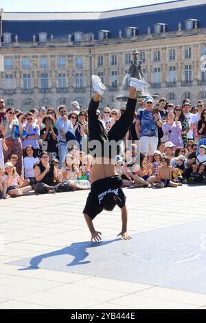 Freizeit- und Entspannungszeit in der Nähe des Flusses Garonne in Bordeaux. Bordeaux, Gironde, Nouvelle Aquitaine, Frankreich, Europa. Foto: Hugo Martin/Al Stockfoto