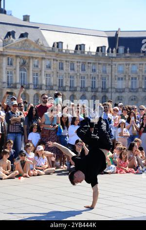 Freizeit- und Entspannungszeit in der Nähe des Flusses Garonne in Bordeaux. Bordeaux, Gironde, Nouvelle Aquitaine, Frankreich, Europa. Foto: Hugo Martin/Al Stockfoto