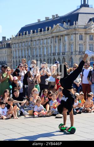 Freizeit- und Entspannungszeit in der Nähe des Flusses Garonne in Bordeaux. Bordeaux, Gironde, Nouvelle Aquitaine, Frankreich, Europa. Foto: Hugo Martin/Al Stockfoto