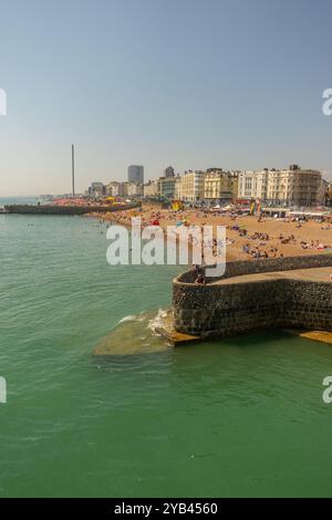 Der Strand von Brighton vom Palace Pier Stockfoto