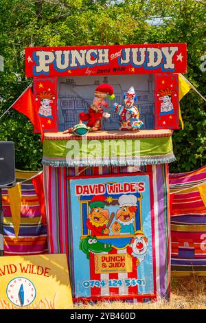 Punch und Judy Show im Dorf Fete Peldon Essex Stockfoto