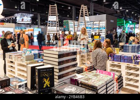 Frankfurt/Main, Deutschland. Oktober 2024. 76. Frankfurter Buchmesse / Frankfurter Buchmesse 2024: Stand der deutschen Verlagsgruppe Oetinger mit Kindern- und Jugendbüchern. Quelle: Christian Lademann/LademannMedia/Alamy Live News Stockfoto