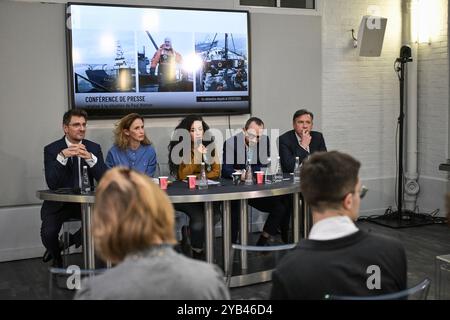 Jean Tamalet (L), der französische Schriftsteller Lamya Essemlali (C), der französisch-britische Anwalt William Julie (2R) und der französische Anwalt Emmanuel Jez halten am 16. Oktober 2024 in Paris eine Pressekonferenz über die Inhaftierung von Paul Watson ab. Foto: Firas Abdullah/ABACAPRESS. COM Credit: Abaca Press/Alamy Live News Stockfoto