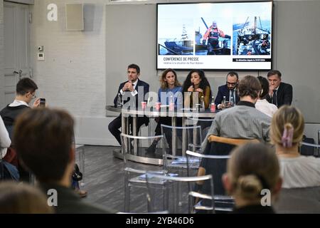 Jean Tamalet (L), der französische Schriftsteller Lamya Essemlali (C), der französisch-britische Anwalt William Julie (2R) und der französische Anwalt Emmanuel Jez halten am 16. Oktober 2024 in Paris eine Pressekonferenz über die Inhaftierung von Paul Watson ab. Foto: Firas Abdullah/ABACAPRESS. COM Credit: Abaca Press/Alamy Live News Stockfoto