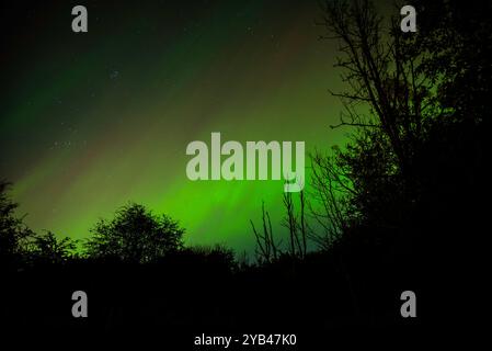 In der Nacht vom 10./11. Oktober 2024 wurden in Großbritannien noch nie da gewesene Aurora Borealis gesichtet. Stockfoto