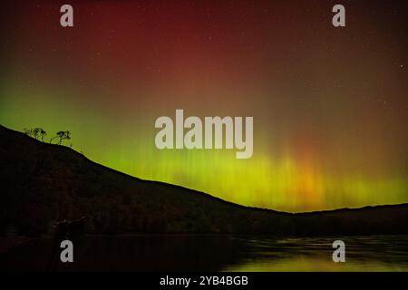 Blick auf die Nordlichter über Ullswater im englischen Lake District Stockfoto