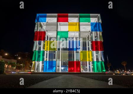 Malaga, Spain-June 8, 2024: Night view of the Centre Pompidou Málaga, a branch of France's Georges Pompidou National Centre for Art and Culture. Stockfoto