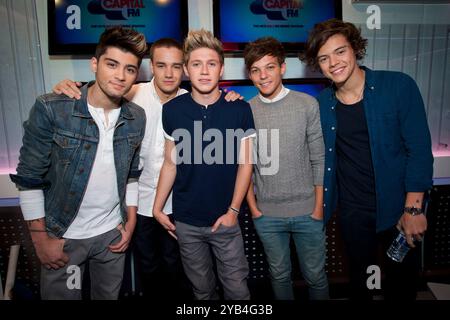 Dateifoto vom 10/12 von One Direction (von links nach rechts) Zayn Malik, Liam Payne, Niall Horan, Louis Tomlinson und Harry Styles), aufgenommen während eines Interviews mit Dave Berry und Lisa Snowdon in ihren Studios am Leicester Square, London. Liam Payne ist gestorben, nachdem er aus dem dritten Stock eines Hotels in Buenos Aires gefallen ist. Laut örtlichen Beamten war er 31 Jahre alt. Ausgabedatum: Freitag, 5. Oktober 2012. Stockfoto