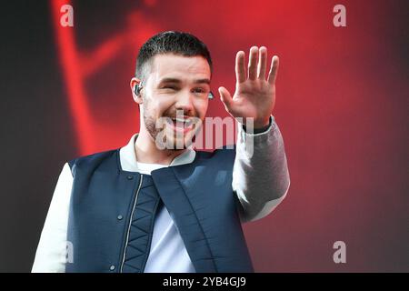 Liam Payne tritt am ersten Tag des größten Wochenendes von BBC Radio 1 im Singleton Park in Swansea auf 05/18. Liam Payne starb, nachdem er aus dem dritten Stock eines Hotels in Buenos Aires gestürzt war. Er war 31. Ausgabedatum: Mittwoch, 16. Oktober 2024. Stockfoto