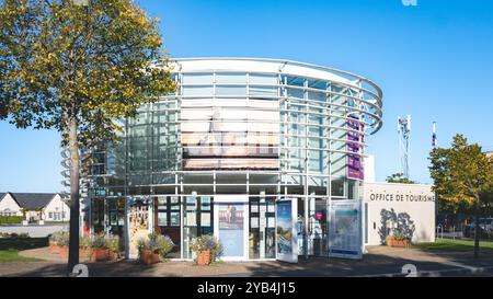 Cabourg, Colleville-sur-Mer, Frankreich, moderne Architektur des Tourismusbüros in Cabourg, nur Redaktion. Stockfoto