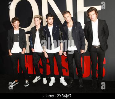 New York, NY, USA. August 2024. Louis Tomlinson, Zayn Malik, Niall Horan, Liam Payne und Harry Styles von One Direction at the One Direction: This Is US New York Film Premiere im Ziegfeld Theatre in New York City. August 2013. Quelle: © Corredor99/Media Punch Inc./Alamy Live News Stockfoto