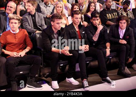 LOS ANGELES, CA - 6. SEPTEMBER: (L-R) Niall Horan, Liam Payne, Louis Tomlinson, Zayn Malik und Harry Styles of One Direction im Publikum bei den MTV Video Music Awards 2012 im Staples Center am 6. September 2012 in Los Angeles, Kalifornien. MPIPG/MediaPunch. Stockfoto