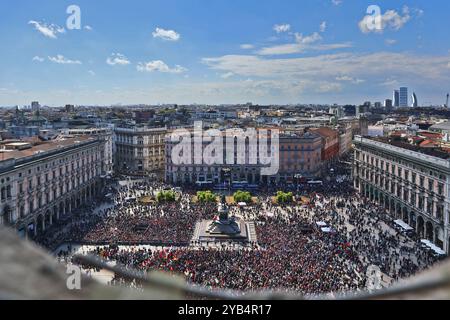 Am Morgen des 25. April 2024 auf dem „Domplatz, Mailand“. Stockfoto