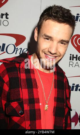 LIAM PAYNE (* 29. August 1993 bis 16. Oktober 2024) war eine englische Sängerin, die als Mitglied der Boyband One Direction bekannt wurde, einer der meistverkauften Boybands aller Zeiten. Payne starb nach einem Sturz aus dem dritten Stock des CasaSur Hotels in Palermo in Buenos Aires, Argentinien. Er war 31. DATEIFOTO: 8. Dezember 2017, New York City, New York, USA: Sänger LIAM PAYNE nimmt 2017 am roten Teppich des Z100 Jingle Ball im Madison Square Garden Teil. (Kreditbild: © Nancy Kaszerman/ZUMA Press Wire) NUR REDAKTIONELLE VERWENDUNG! Nicht für kommerzielle ZWECKE! Stockfoto