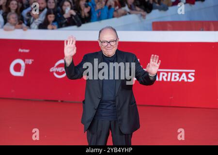 Rom, Italien. Oktober 2024. Carlo Verdone besucht den roten Teppich der Eröffnungsnacht der neunzehnten Ausgabe des Rome Film fest, 16. Oktober 2024 (Foto: Matteo Nardone/Pacific Press) Credit: Pacific Press Media Production Corp./Alamy Live News Stockfoto