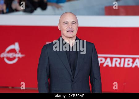 16. Oktober 2024, Rom, Italien: Der italienische Schauspieler Luca Zingaretti besucht den roten Teppich der Eröffnungsnacht der neunzehnten Ausgabe des Rome Film fest, 16. Oktober 2024 (Credit Image: © Matteo Nardone/Pacific Press via ZUMA Press Wire) NUR ZUR REDAKTIONELLEN VERWENDUNG! Nicht für kommerzielle ZWECKE! Stockfoto