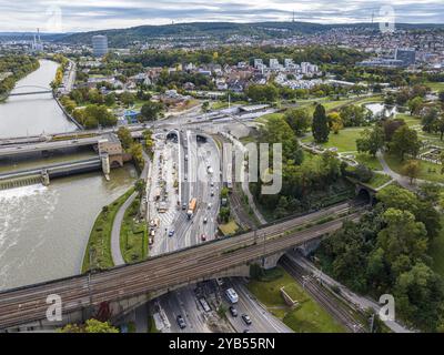 Leuzeknoten, Baustelle für die Umgestaltung des Verkehrsknotenpunktes, Bundesautobahn B10 und B14. Aus der Vogelperspektive mit Rosensteinpark, Bahnstrecke Stockfoto