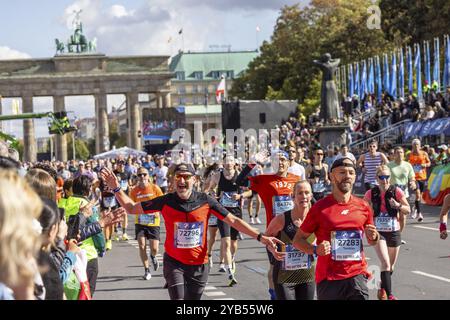 BMW Berlin Marathon. Mit 54 280 Finishern ist es das beliebteste Laufevent in Deutschland. Berlin, Deutschland, Europa Stockfoto