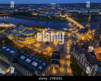 Theaterplatz mit Zwinger, Semperoper und Königspalast, Dresdner Nachtsicht aus der Luft, Dresden, Sachsen, Deutschland, Europa Stockfoto