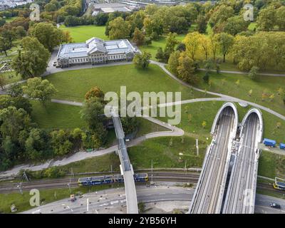 Die neue Neckarbrücke der Deutschen Bahn AG, Teil des Projekts Stuttgart 21. Die Gleise führen durch den Rosensteinpark in den Rosensteintunnel. Luftaufnahme Stockfoto