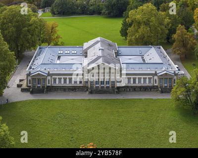 Schloss Rosenstein mit Naturkundemuseum, Drohnenfoto des Rosensteinparks. Stuttgart, Baden-Württemberg, Deutschland, Europa Stockfoto