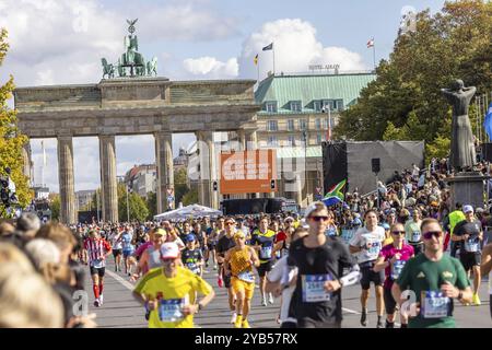 BMW Berlin Marathon. Mit 54 280 Finishern ist es das beliebteste Laufevent in Deutschland. Berlin, Deutschland, Europa Stockfoto