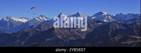 Berühmte Berge Eiger, Mönch und Jungfrau vom Berg Niesen aus gesehen Stockfoto