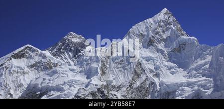 Gipfel des Mount Everest und Nuptse aus Kala Patthar, Nepal, Asien Stockfoto