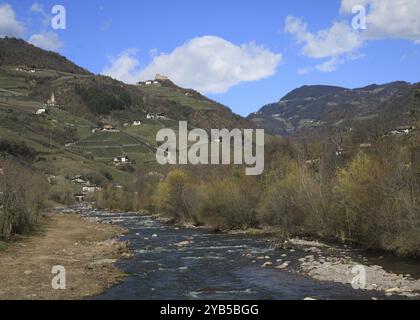 Talfer und Fernblick auf St. Jakob in Sand, Kapelle in der Nähe von Bozen, Italien, Europa Stockfoto