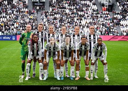 Turin, Italien. Oktober 2024. Allianz Stadion, 13.10.24: Juventus-Spieler posieren vor dem Frauenspiel der Serie A zwischen Juventus FC und AS Romai im Allianz Stadion in Turin, Italien Fußball (Cristiano Mazzi/SPP) Credit: SPP Sport Pressefoto. /Alamy Live News Stockfoto