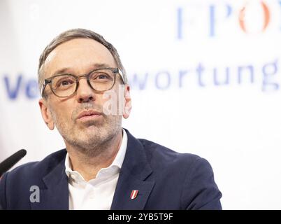 Bundesparteichef Herbert Kickl (FPÖ) am Mittwoch, 16. Oktober 2024, bei einer Pressekonferenz ¿Rückblick auf das Gespräch mit Karl Nehammer¿ in Wien. - 20241016 PD3123 Credit: APA-PictureDesk/Alamy Live News Stockfoto