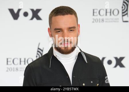 Messe Berlin, Palais am Funkturm. April 2018. ARCHIVFOTO: Liam PAYNE starb im Alter von 31 Jahren. Liam PAYNE, Sänger, roter Teppich, roter Teppich Show, Ankunft, Ankunft, ECHO POP-Preisverleihung - Deutscher Musikpreis 2018 in der Messe Berlin, Palais am Funkturm, am 12. April 2018. Quelle: dpa/Alamy Live News Stockfoto