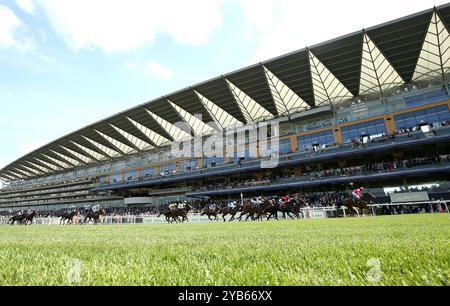 Aktenfoto vom 15.06.2021 einer allgemeinen Ansicht der Ascot Racecourse. Ascot hat bestätigt, dass drei Qipco British Champions Day-Rennen aufgrund der Bodenverhältnisse auf dem Rundkurs auf die innere Flat-Strecke umgestellt werden. Bilddatum: Dienstag, 15. Juni 2021. Ausgabedatum: Donnerstag, 17. Oktober 2024. Stockfoto