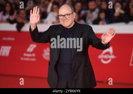 Rom, Italien. Oktober 2024. Carlo Verdone nimmt an der Eröffnungszeremonie Teil und roter Teppich „Berlinguer – La grande ambizione“ während des 19. Rom Film Festivals im Auditorium Parco Della Musica. Quelle: SOPA Images Limited/Alamy Live News Stockfoto