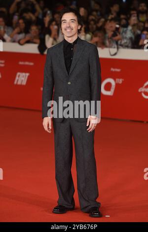 Rom, Italien. Oktober 2024. Diodato nimmt an der Eröffnungszeremonie Teil und roter Teppich „Berlinguer – La grande ambizione“ während des 19. Rom Film Festivals im Auditorium Parco Della Musica. Quelle: SOPA Images Limited/Alamy Live News Stockfoto