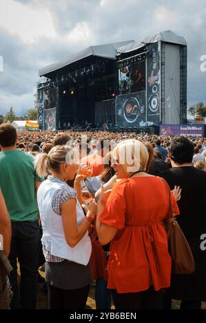 Fans sehen die Main Stage, V2007, Hylands Park, Chelmsford, Essex, Großbritannien - 18. August 2007 Stockfoto