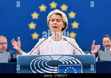 Straßburg, Frankreich - 18. Juli 2024: Ursula von der Leyen spricht in Mikrofonen im Europäischen Parlament (CC-BY-4,0: Europäische Union 2023 Quelle: Stockfoto