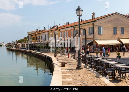 Das historische Zentrum von Cesenatico entlang des berühmten Kanalhafens, entworfen von Leonardo da Vinci Stockfoto