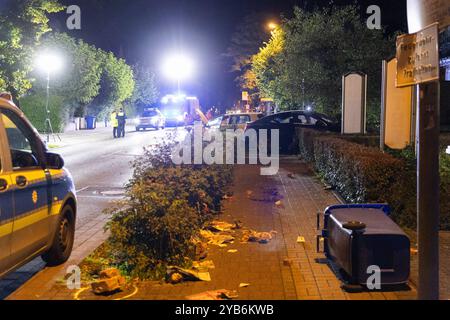 Schwerer Unfall in Willich: Verdacht auf illegales Autorennen *** schwerer Unfall in Willich wegen illegalem Autorennen verdächtigt Stockfoto