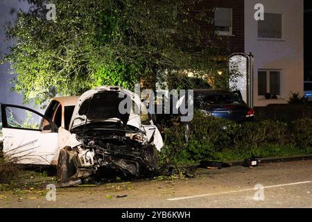 Schwerer Unfall in Willich: Verdacht auf illegales Autorennen *** schwerer Unfall in Willich wegen illegalem Autorennen verdächtigt Stockfoto