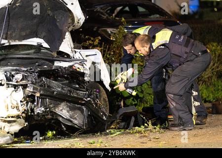 Schwerer Unfall in Willich: Verdacht auf illegales Autorennen *** schwerer Unfall in Willich wegen illegalem Autorennen verdächtigt Stockfoto