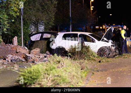 Schwerer Unfall in Willich: Verdacht auf illegales Autorennen *** schwerer Unfall in Willich wegen illegalem Autorennen verdächtigt Stockfoto