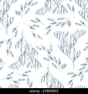 Mediterranes einfarbiges blaues Aquarellmuster isoliert. Design von Algen und Korallen in hellblauem Blau. Riffe und Laminarien handgezeichnet Stockfoto